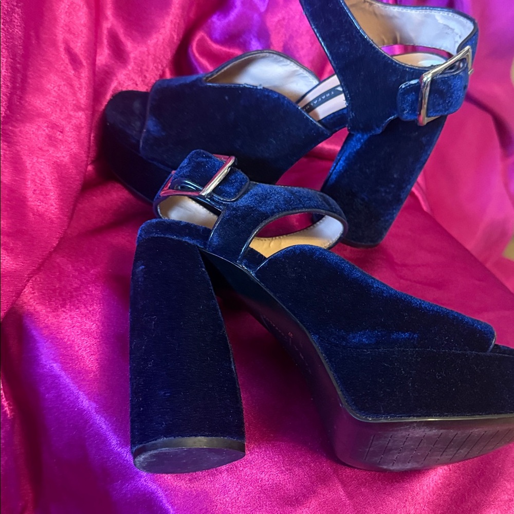 Zara  Trafaluc size 37 Women's Deep Blue Velvet chunky  Platform Sandals